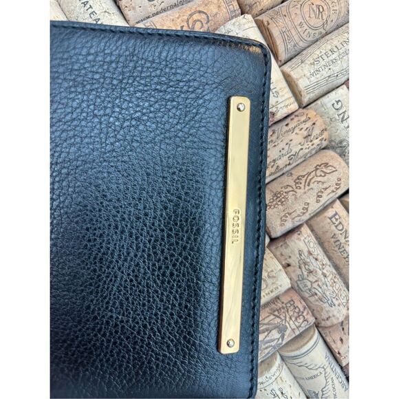 Fossil black pebbled leather bifold wallet with gold-tone details - Picture 8 of 16